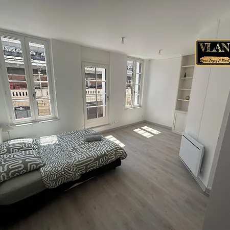 Sur Le Balcon Des Halles 尼奥尔