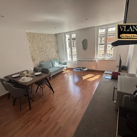 Sur Le Balcon Des Halles 尼奥尔