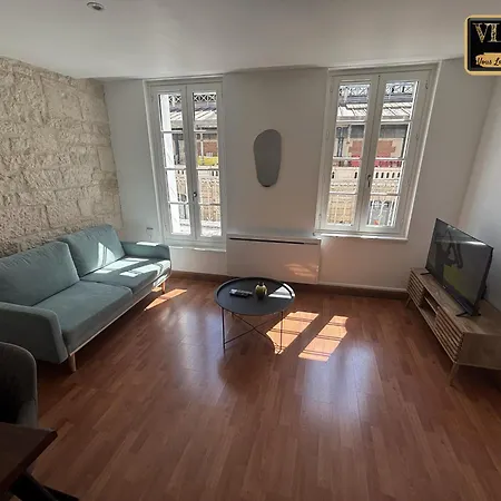 Sur Le Balcon Des Halles 尼奥尔