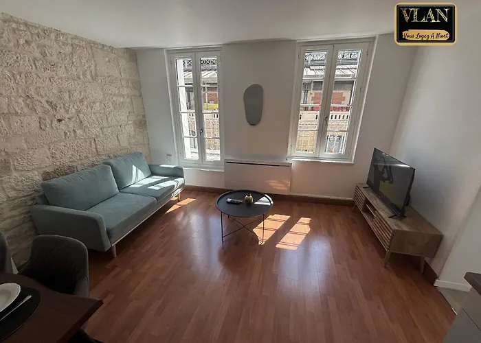 Sur Le Balcon Des Halles 尼奥尔